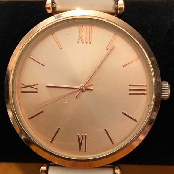 Watch - Picture 2 of 3